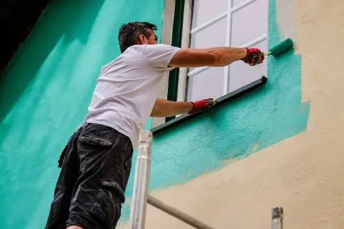 Fachada exterior preparada para pintar en Tenerife Norte